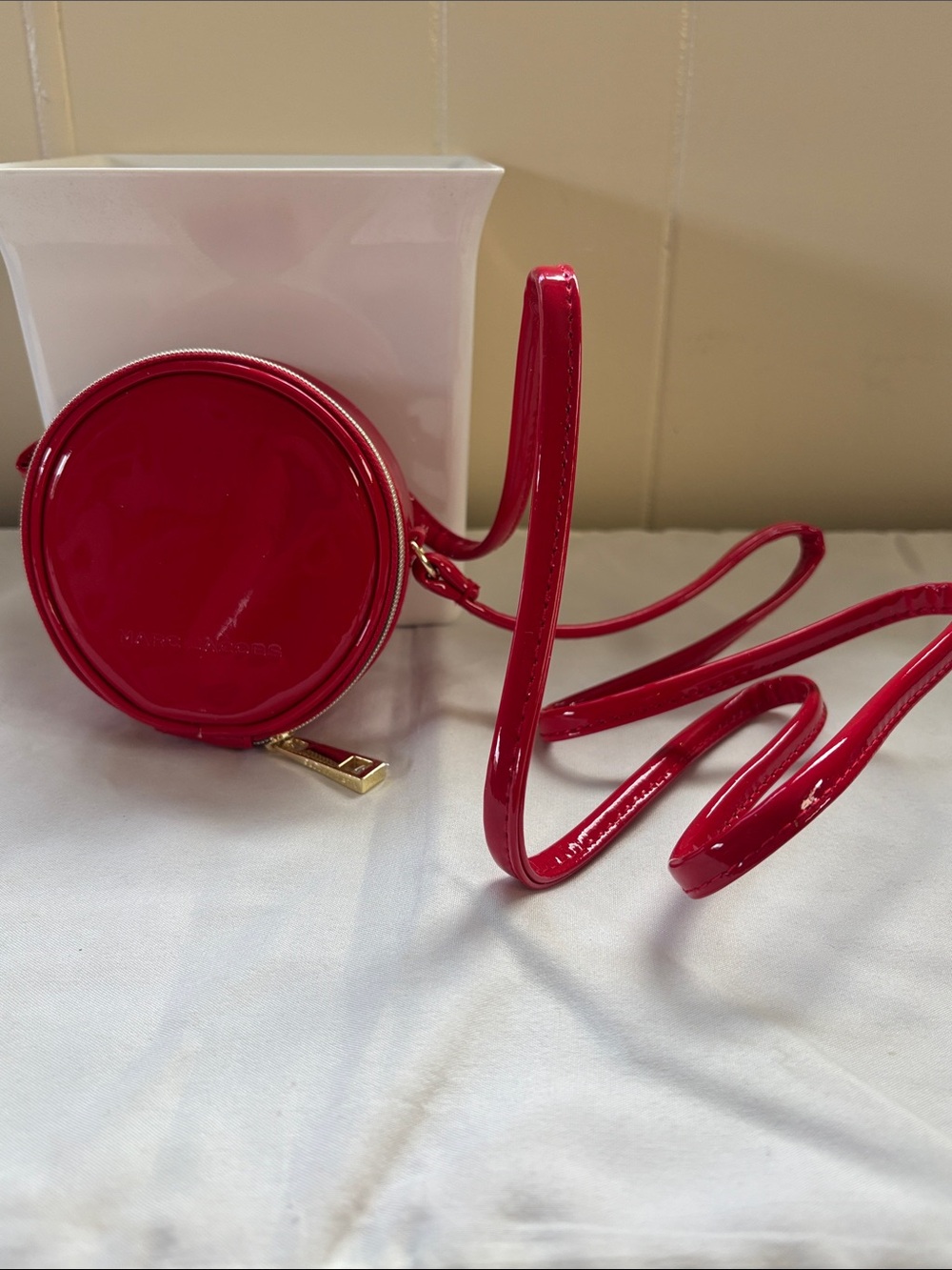 📍GWP NWT Marc Jacobs Red Patent Leather Mini Round Crossbody Bag Limited Edition